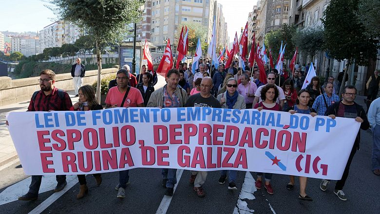 17-10-03 ManifaAsembleaLeiFomentoEmpresarialVigo03.jpg